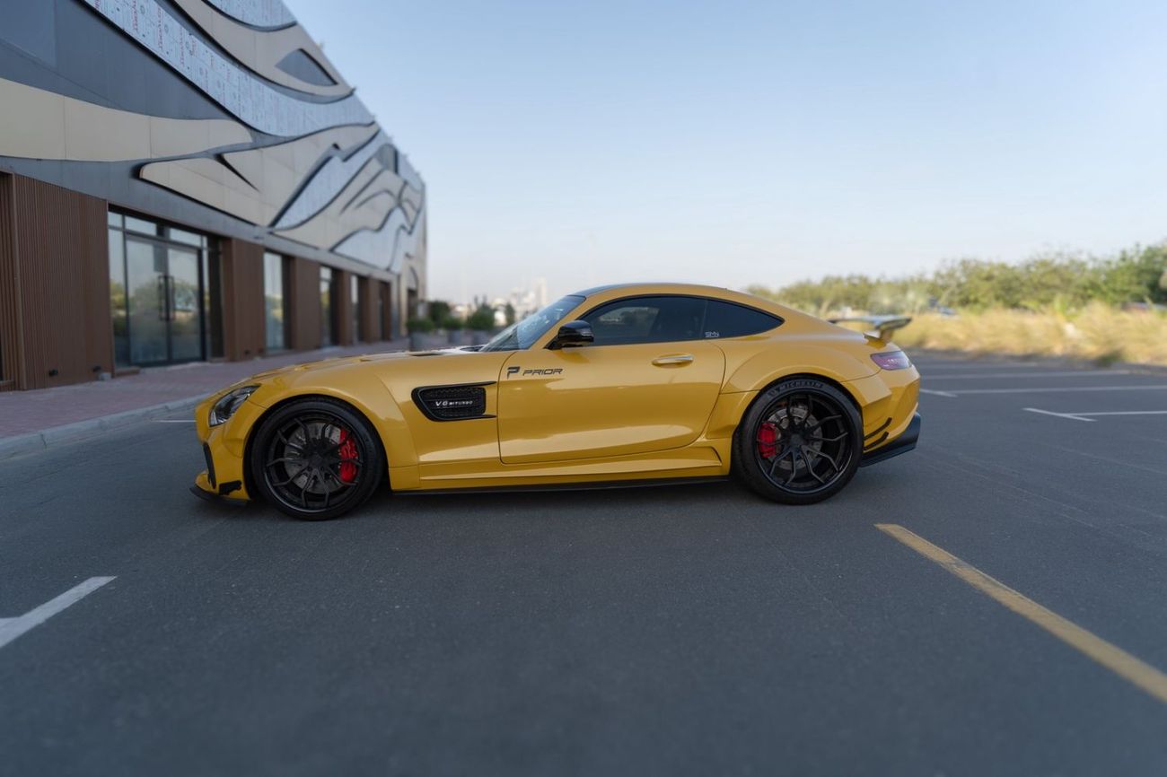 Mercedes Benz AMG GT 63-S Mercedes-Benz AMG GT R 2017