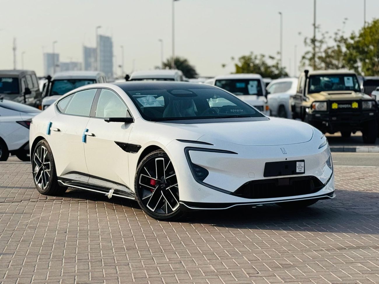 أفاتر 12 Performance AWD