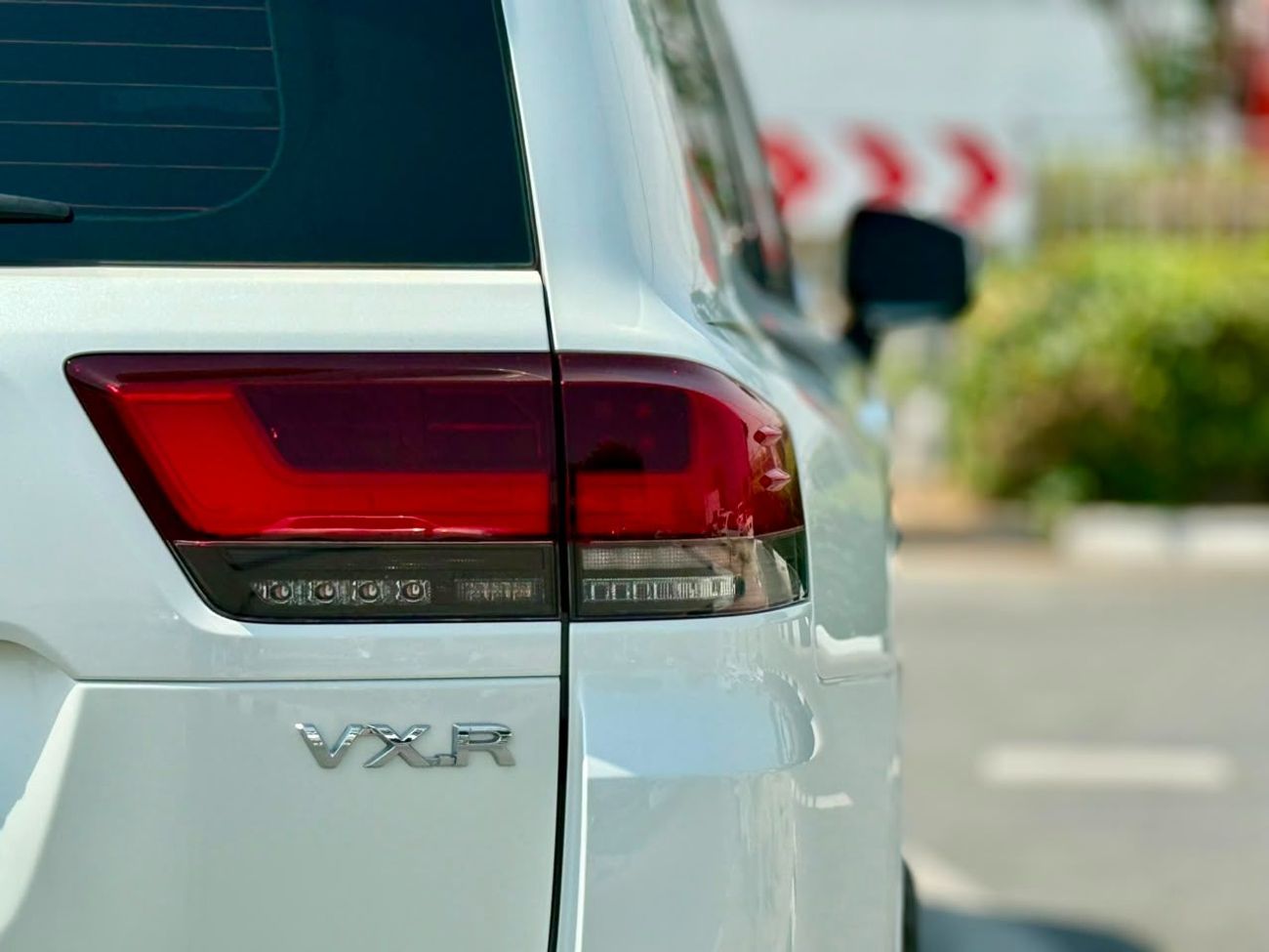 Toyota Land Cruiser TOYOTA LAND CRUISER VXR TWIN TURBO 3.5L GCC SPECS UNDER WARRANTY AND FULL-SERVICE HISTORY