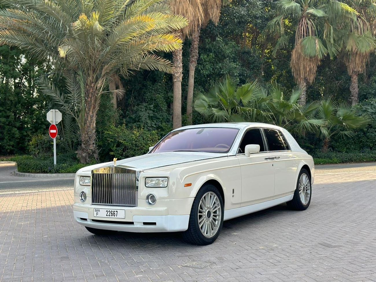 رولز رويس فانتوم 2007 | GCC Specs | V12 6.75L | Mansory Rims | Ultra Luxury | Timeless Design | Powerful V12