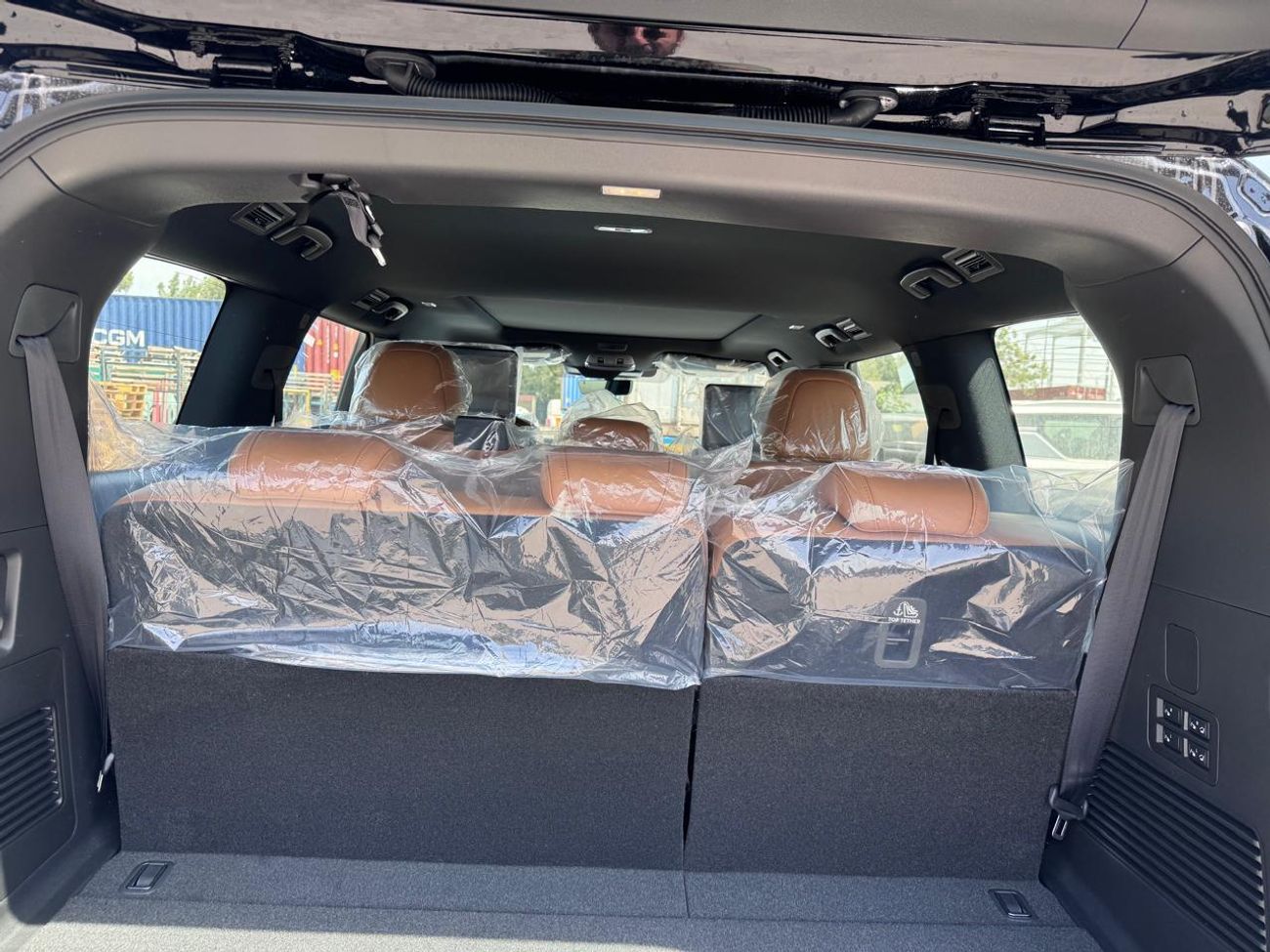 Nissan Patrol SE Platinum City 3.8L (Ext _GRAY WITH BLACK ROOF Inter_TAN)