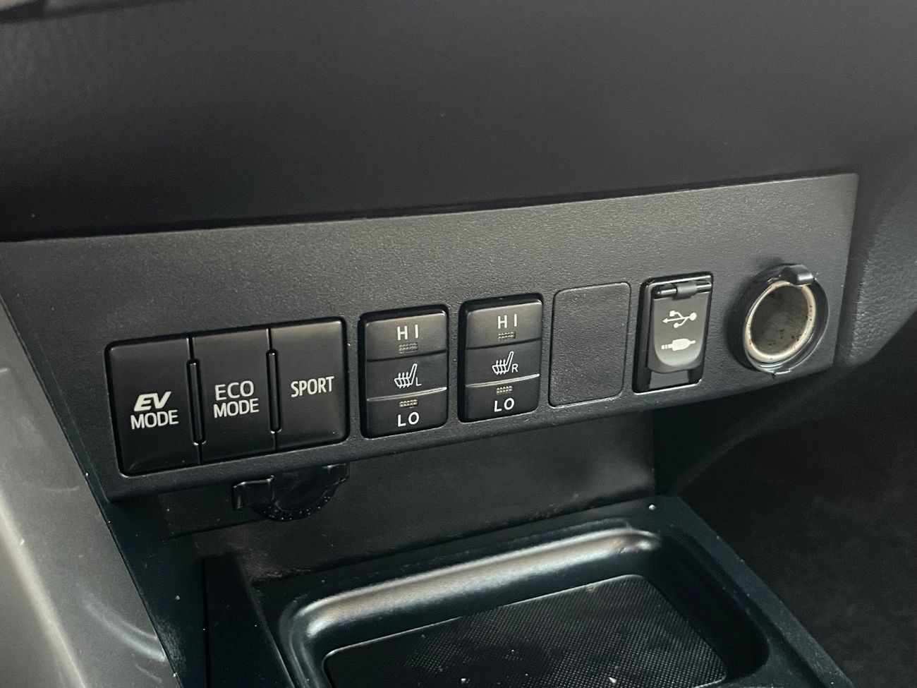 تويوتا راف ٤ 2017 TOYOTA RAV4 LIMITED HYBRID 4x4 360CAMERA FULL OPTIONS IMPORTED FROM USA