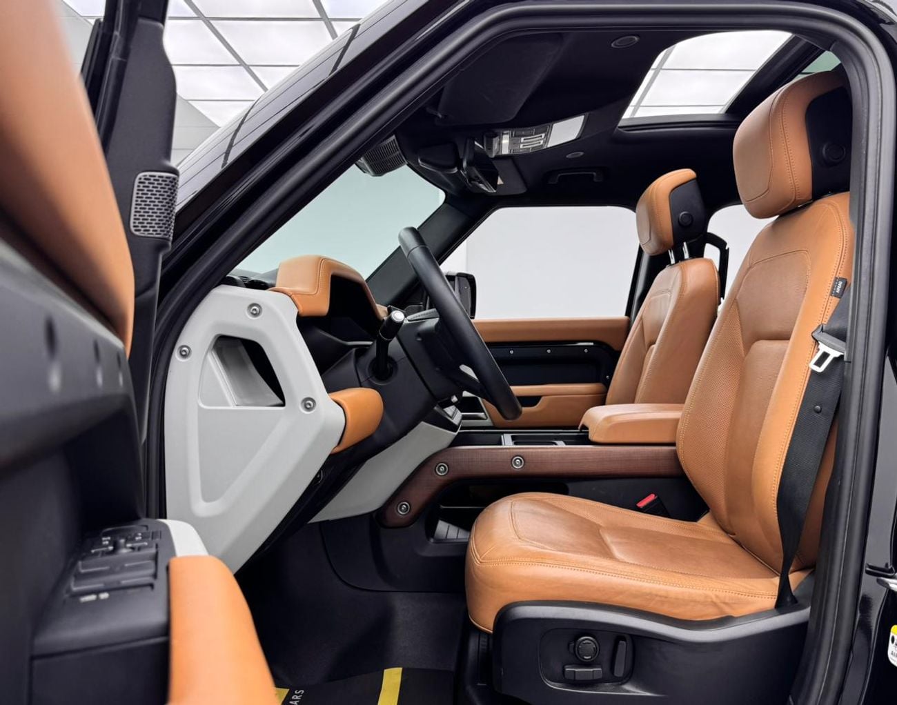 Land Rover Defender 2024 Land Rover Defender 110 HSE P400, 2029 LR Warranty, Full LR Service History, Low Km, GCC