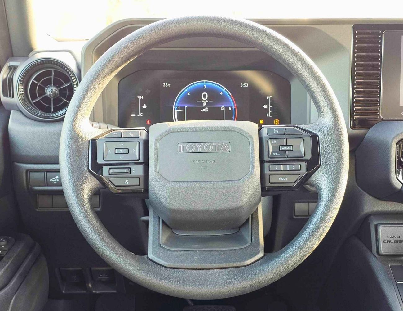 تويوتا برادو URBAN-E EURO 4 / 2.8L V4 DIESEL / DVD + CAMERA / AUTO A/C / 4WD (CODE # URBAN-E)