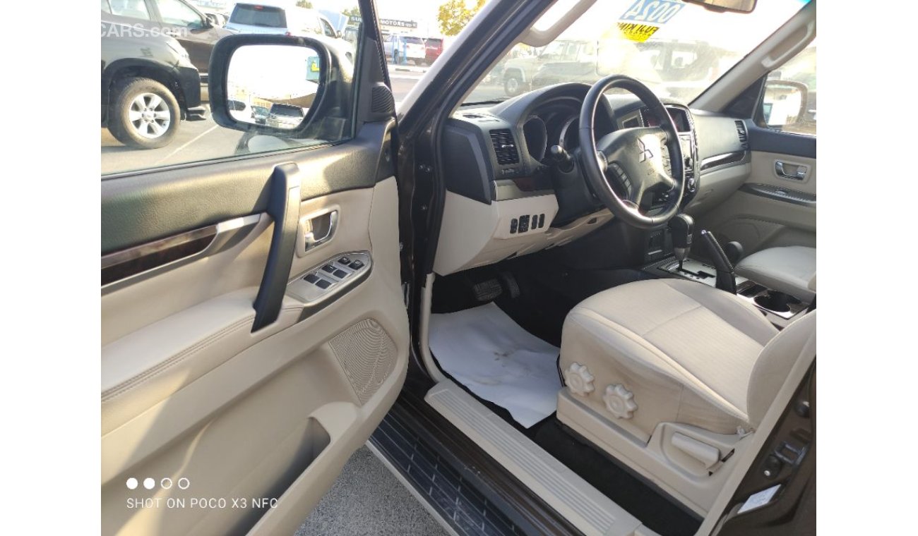 Mitsubishi Pajero V6 5 Door with sunroof 2018 Mint condition (Also registered in Dubai)