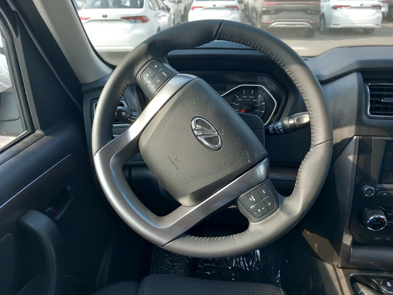 ماهيندرا سكوربيو 2.2L MHAWK TURBO DIESEL / "7" DVD SCREEN / 4WD