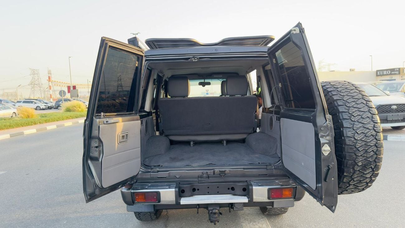 Toyota Land Cruiser 70 OFF-ROAD READY | RHD | MANUAL TRANSMISSION | 4500CC DIESEL | 2015 | BULL BAR + LED LIGHTS | ROOF RAC