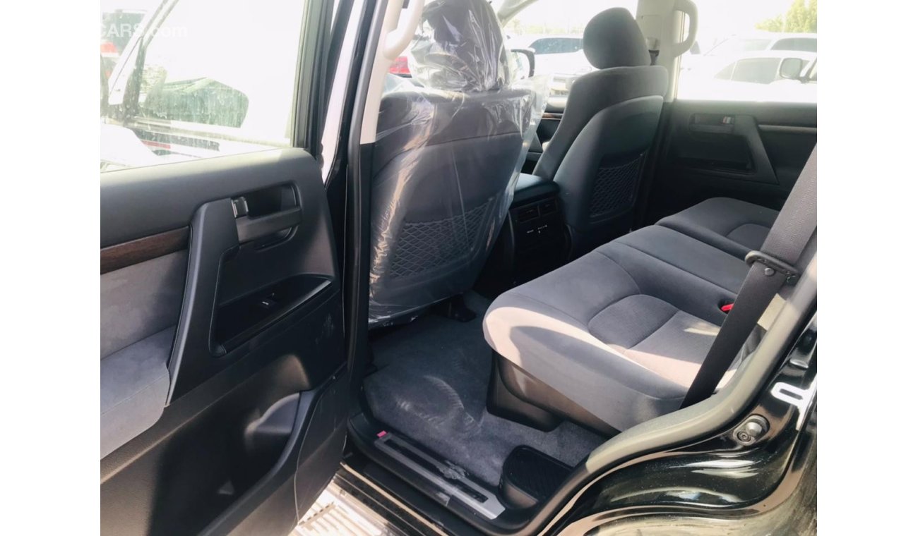 Toyota Land Cruiser GXR 4.6L V8 // 2021 // BLACK INSIDE GRAY   WITH SUNROOF , COOL BOX , PUSH START // SPECIAL OFFER //