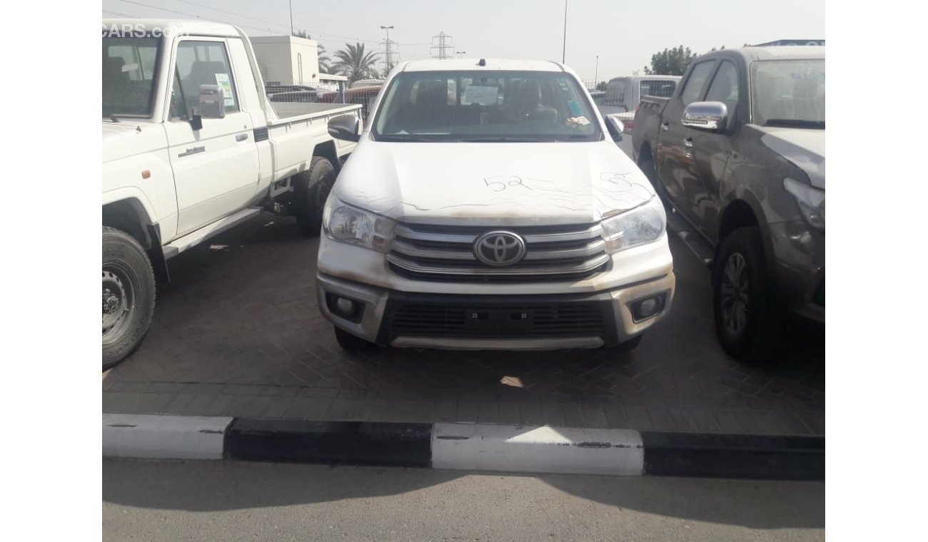 Toyota Hilux 4x2 PETROL