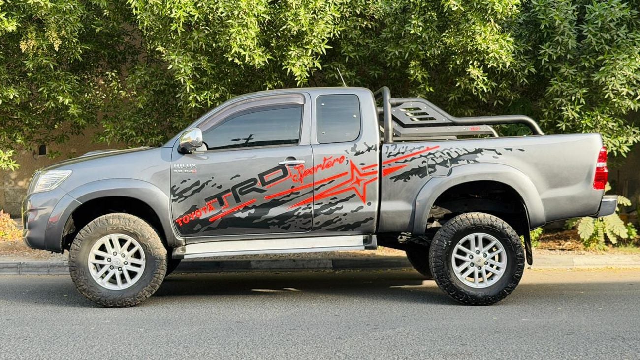 Toyota Hilux SMART CAB | MANUAL TRANSMISISON | 3.0L DIESEL | 4X4 SPORTS BAR | RHD