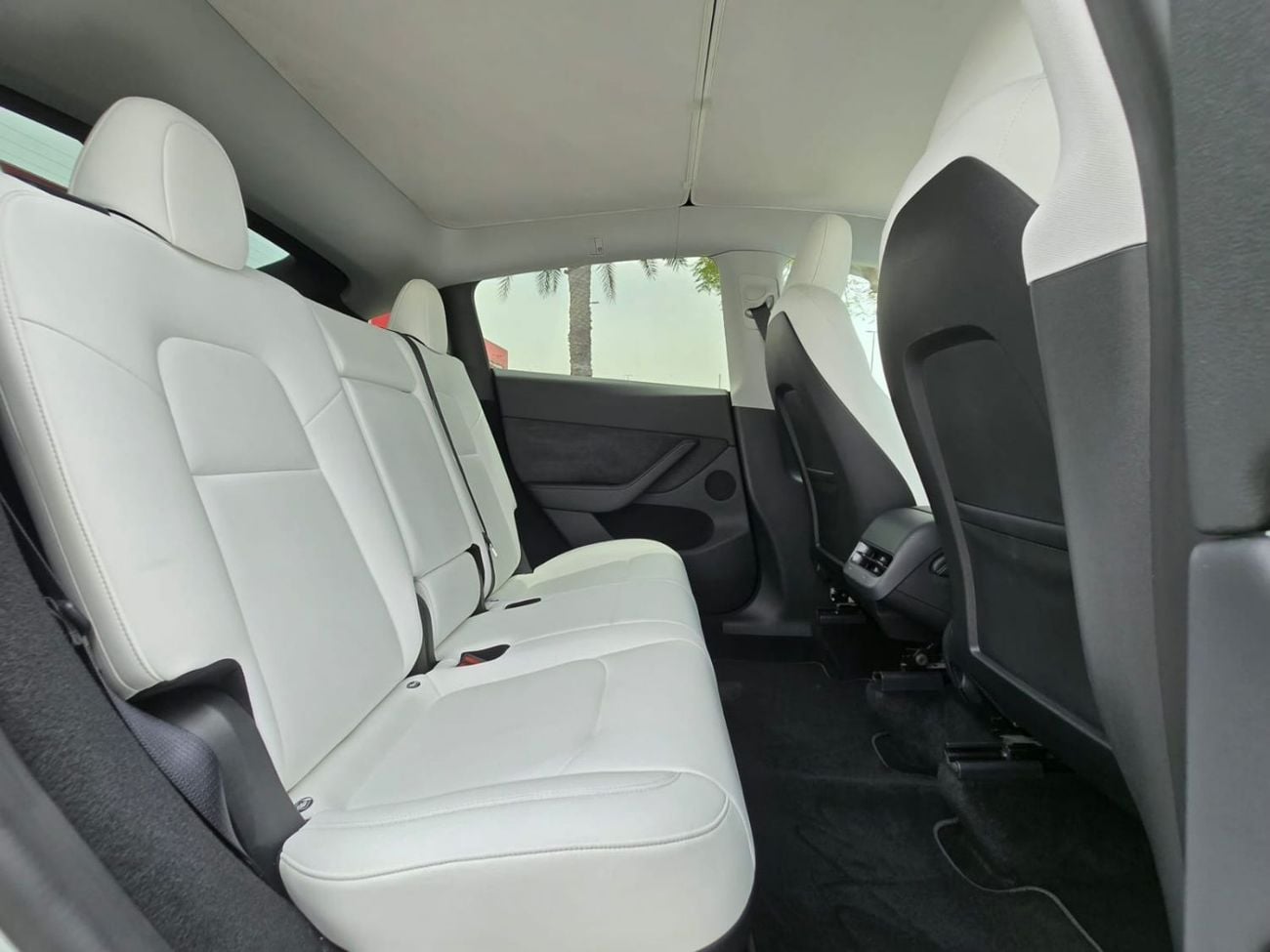 Tesla Model Y LONG RANGE AWD GCC