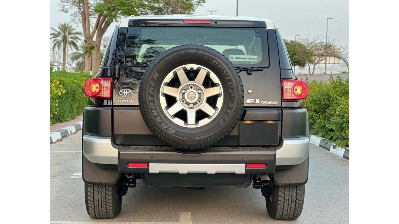 Toyota FJ Cruiser Toyota FJ cruiser 2023 KM 15000 GCC SPECS NO ACCIDENT OR PAINT WARRANTY + SERVICE FROM AGENCY