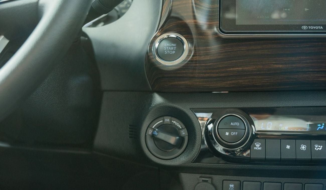 Toyota Hilux 2025 Toyota Hilux DC 2.7L Petrol AT (Black)