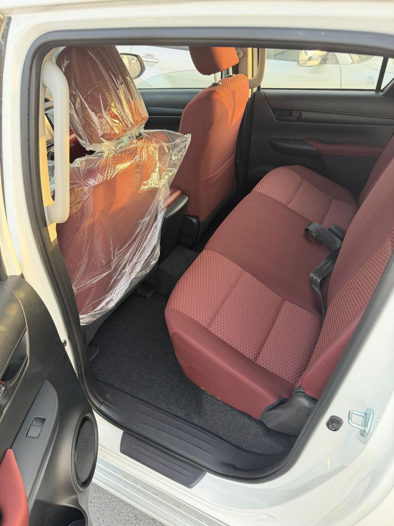 تويوتا هيلوكس DC 2.7L 4WD PETROL AUTOMATIC TRANSMISSION ( ONLY FOR RE-EXPORT