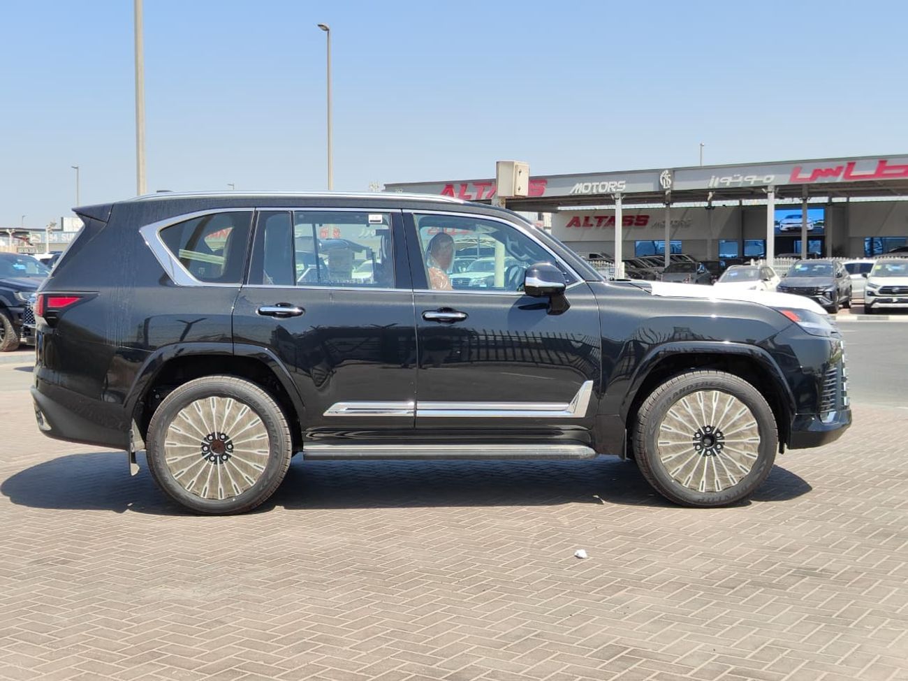 Lexus LX 600 Lexus LX 600 VIP 3.5L LX 600 VIP 2025 Black