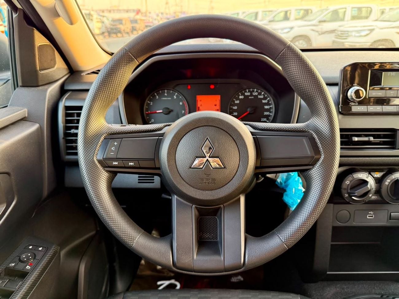 Mitsubishi L200 Mitsubishi L200 M-Line 2.4L DC MT