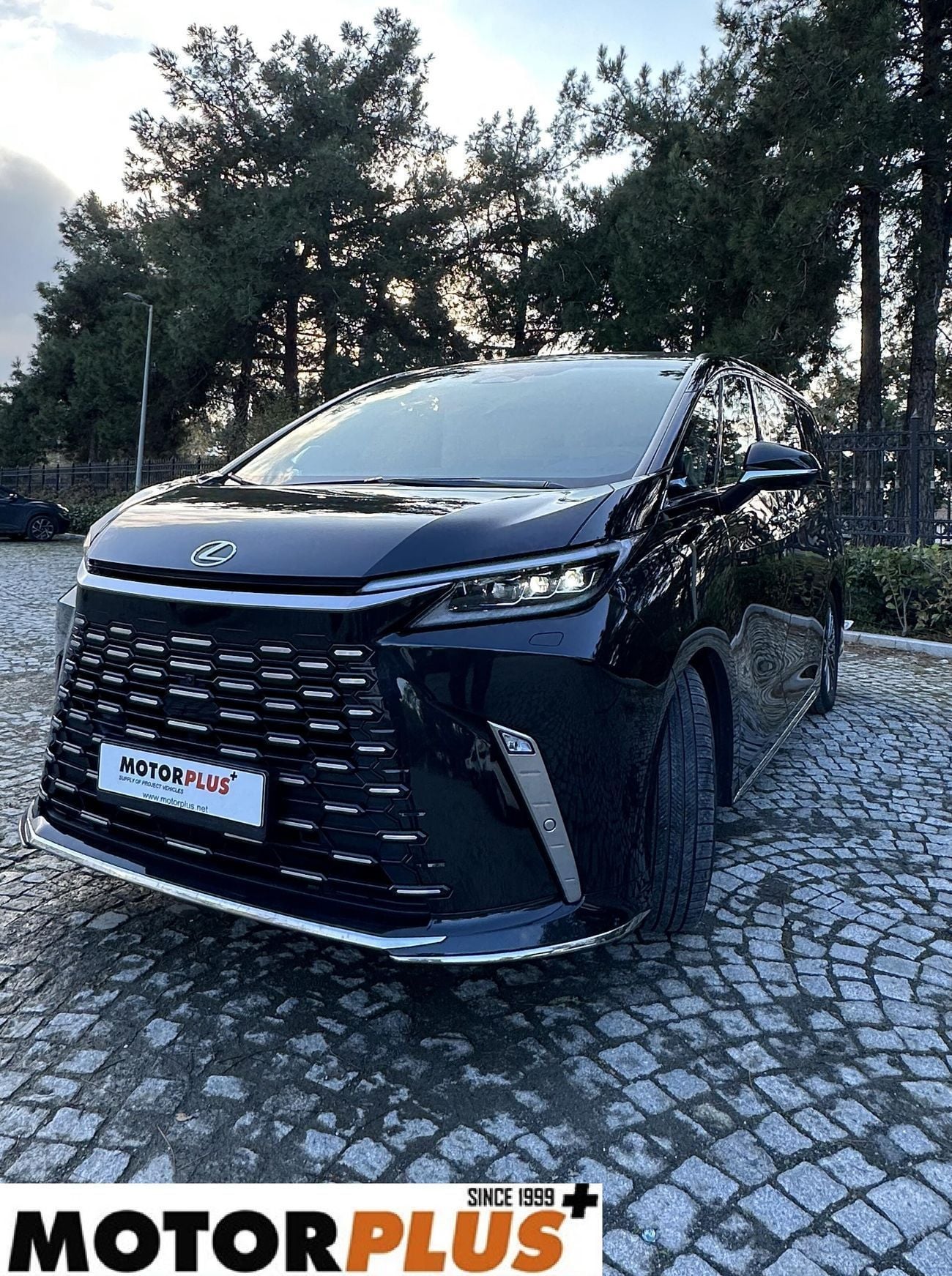 Lexus LM 350h Hybrid 4 Seater 2026 - Ready Stock! Export-only price