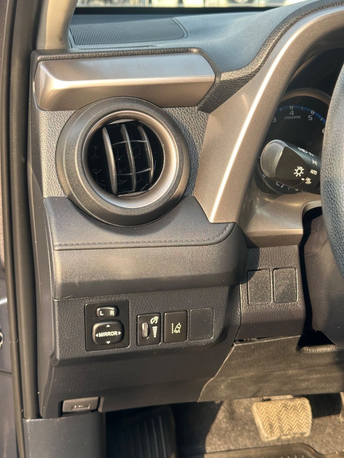 Toyota RAV4 2017 good condition leather seats