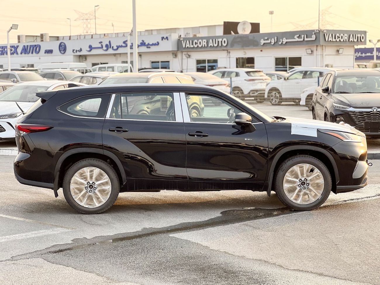تويوتا هايلاندر LTD HEV 2.5L - EXPORT ONLY