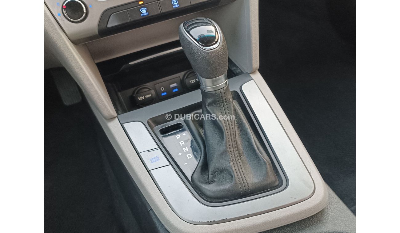 هيونداي إلانترا V4 / 2.0L / MID OPTION / LOW MILEAGE (LOT # 43618)