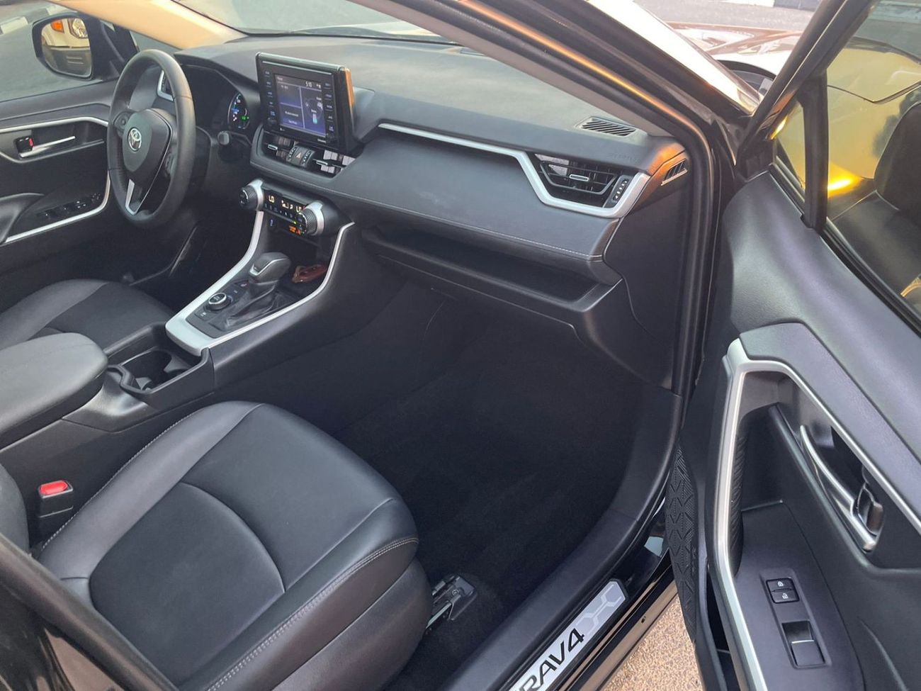 Toyota RAV4 2021 Toyota Rav4 XLE Premium+ Hybrid Fuel Full Option - 4x4 AWD - Super Clean -