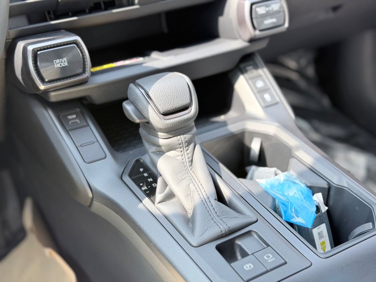 تويوتا راف ٤ XLE * الموديل: تويوتا RAV4 2026 * المحرك: 2.0 لتر بنزين * نوع الوقود: بنزين - يورو 4 * نظام الدفع: دفع ر