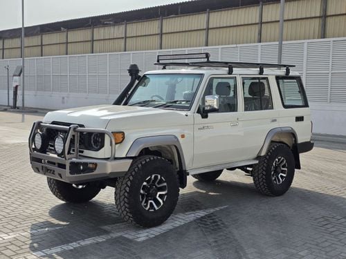 تويوتا لاند كروزر 70 LC76 hardtop RHD 4WD 4.5L 1VD V8 Diesel Engine Manual Gear 5 Seats 5 Doors