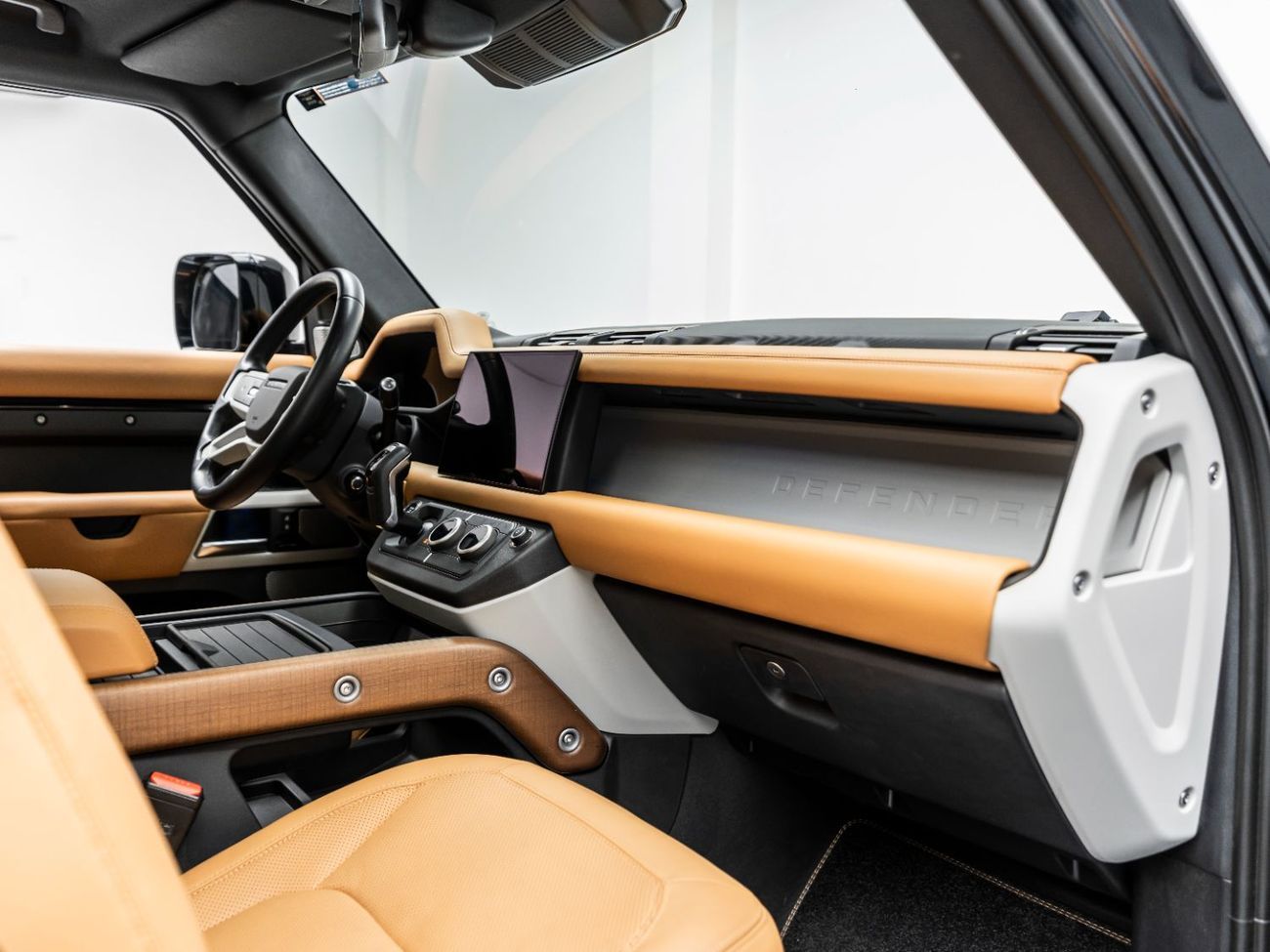 Land Rover Defender 2023 Land Rover Defender 130 P400 HSE, 2028 Warranty + Service History, Low KMs, GCC