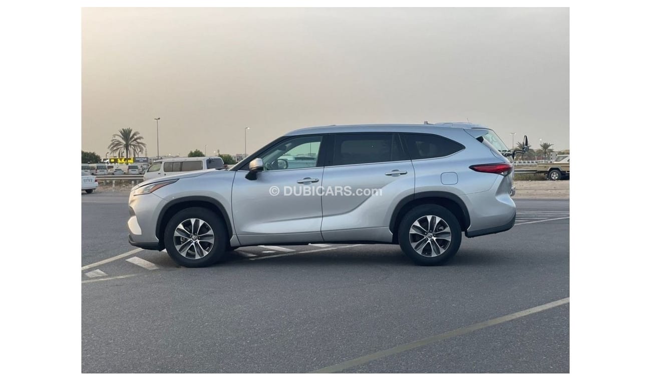 Toyota Highlander *Offer*2020 Toyota Highlander XLE 3.5L V6 Full Option - /