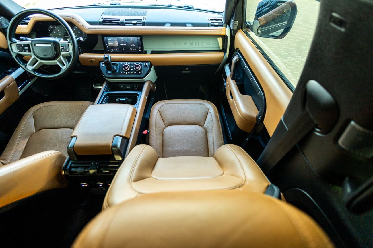 Land Rover Defender P300 90 SE 2.0L (6 Seater)