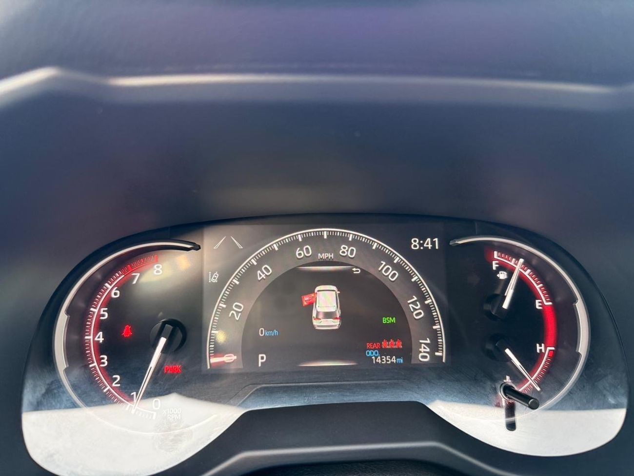 تويوتا راف ٤ XLE 2.5 L | sunroof, push start low mileage full option