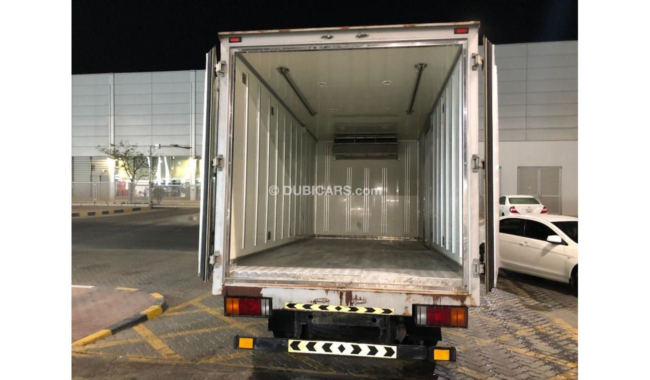 Hyundai HD 72 ثلاجة