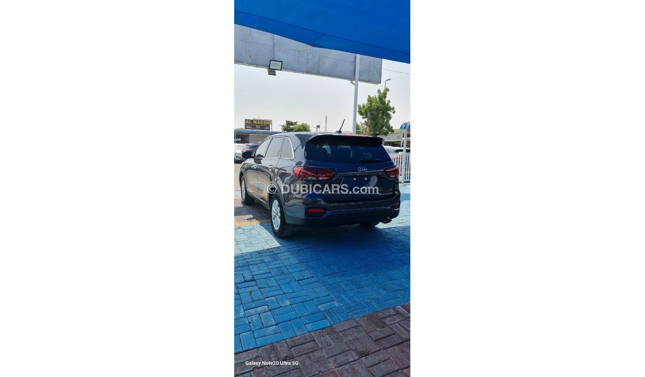 كيا سورينتو السيارة جيدة جدا ونظيفة