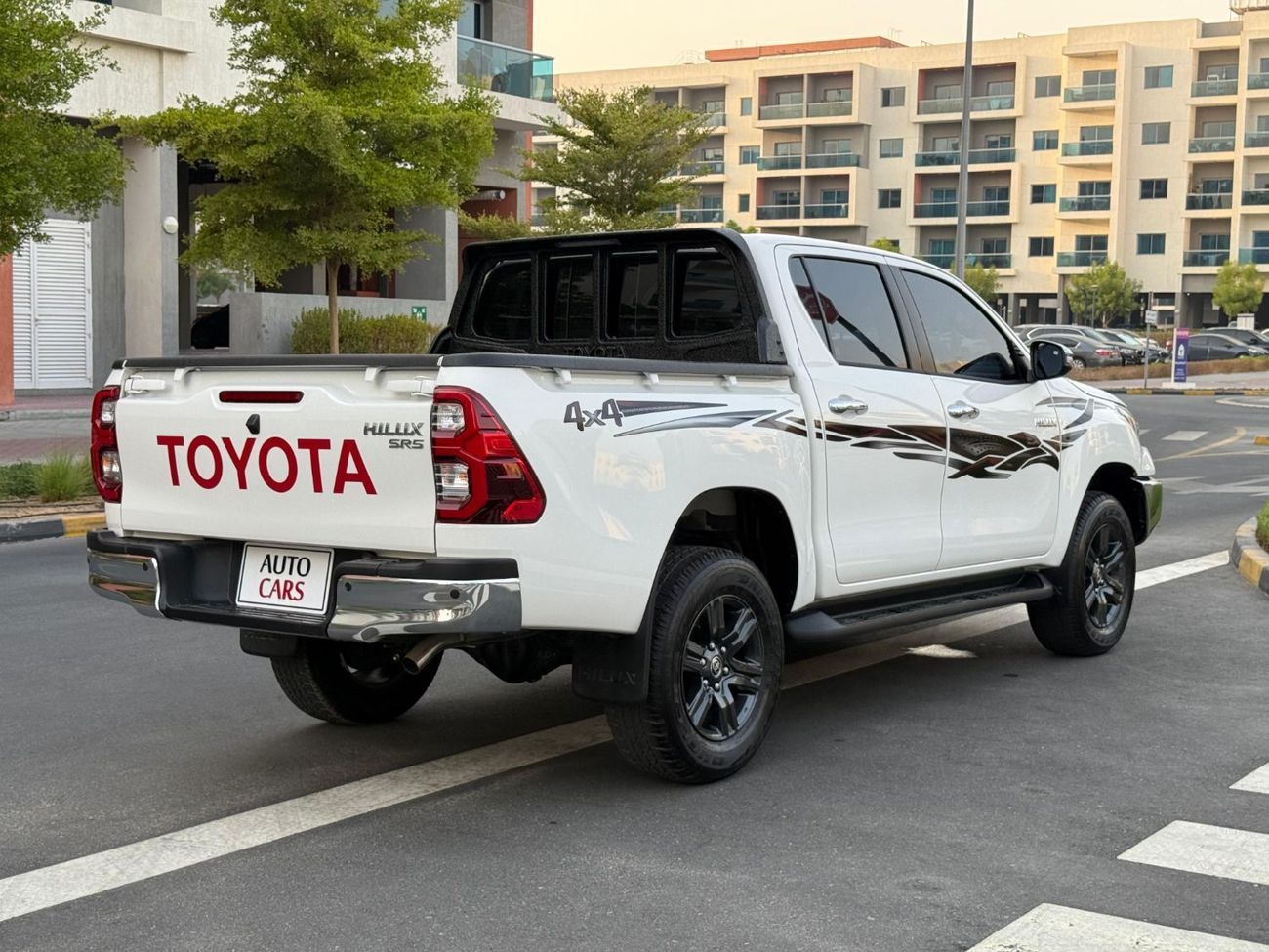 تويوتا هيلوكس Toyota Hilux 4x4 2.4L full Option automatic gearbox