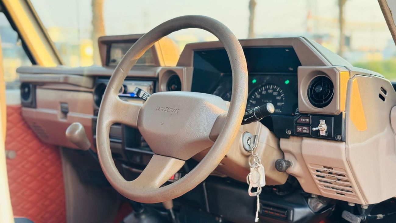 تويوتا لاند كروزر 70 -