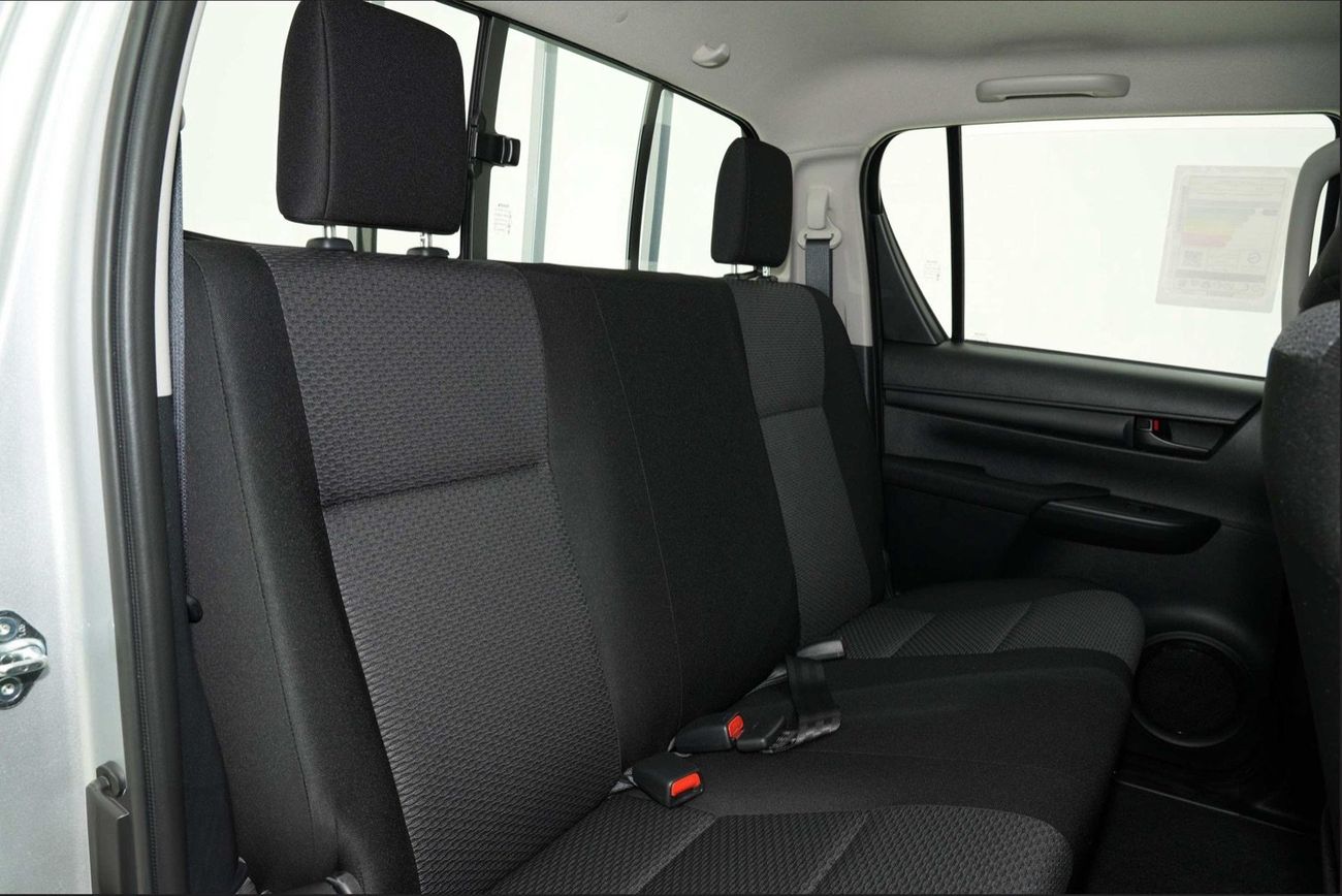 Toyota Hilux 2.4L 4X4 D/C STD(i) M/T DSL