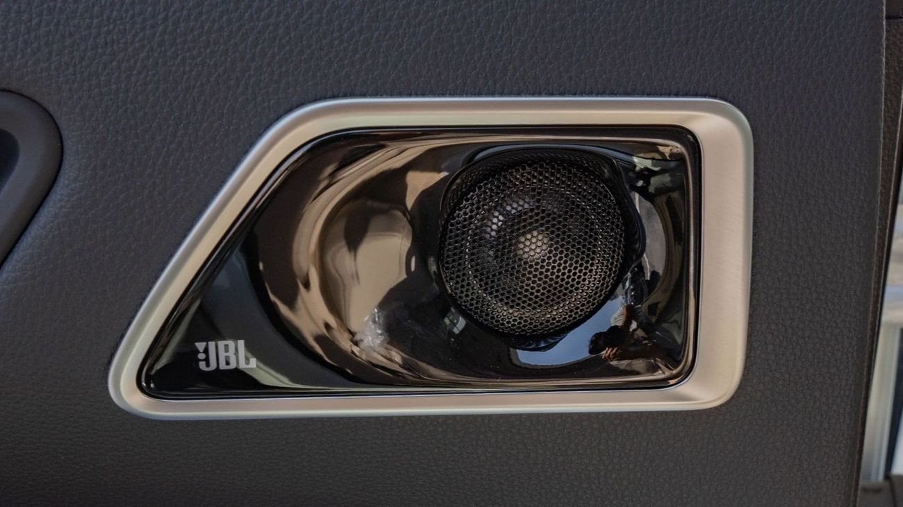 تويوتا لاند كروزر 2026 Toyota Land Cruiser 300 VXR 3.5L AT Petrol Twin Turbo (White-Beige)
