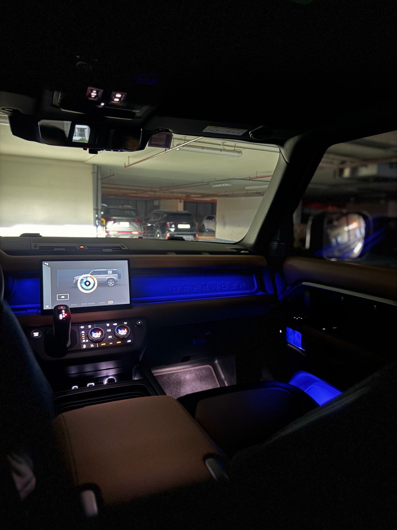 Land Rover Defender P400 110 X-Dynamic SE 3.0L (7 Seater)