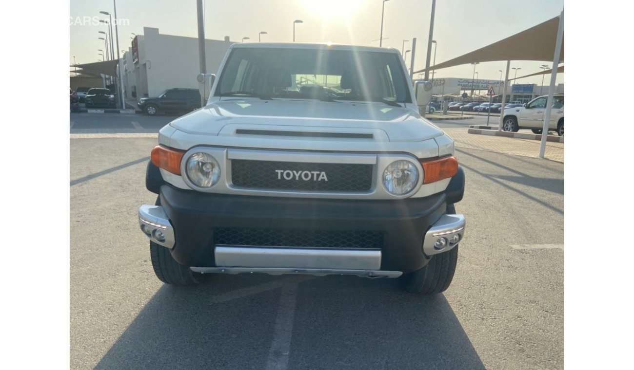 Toyota FJ Cruiser Toyota FJ model 2011 GCC very Celen car  Km230.000 price 52,000 m00971545994592