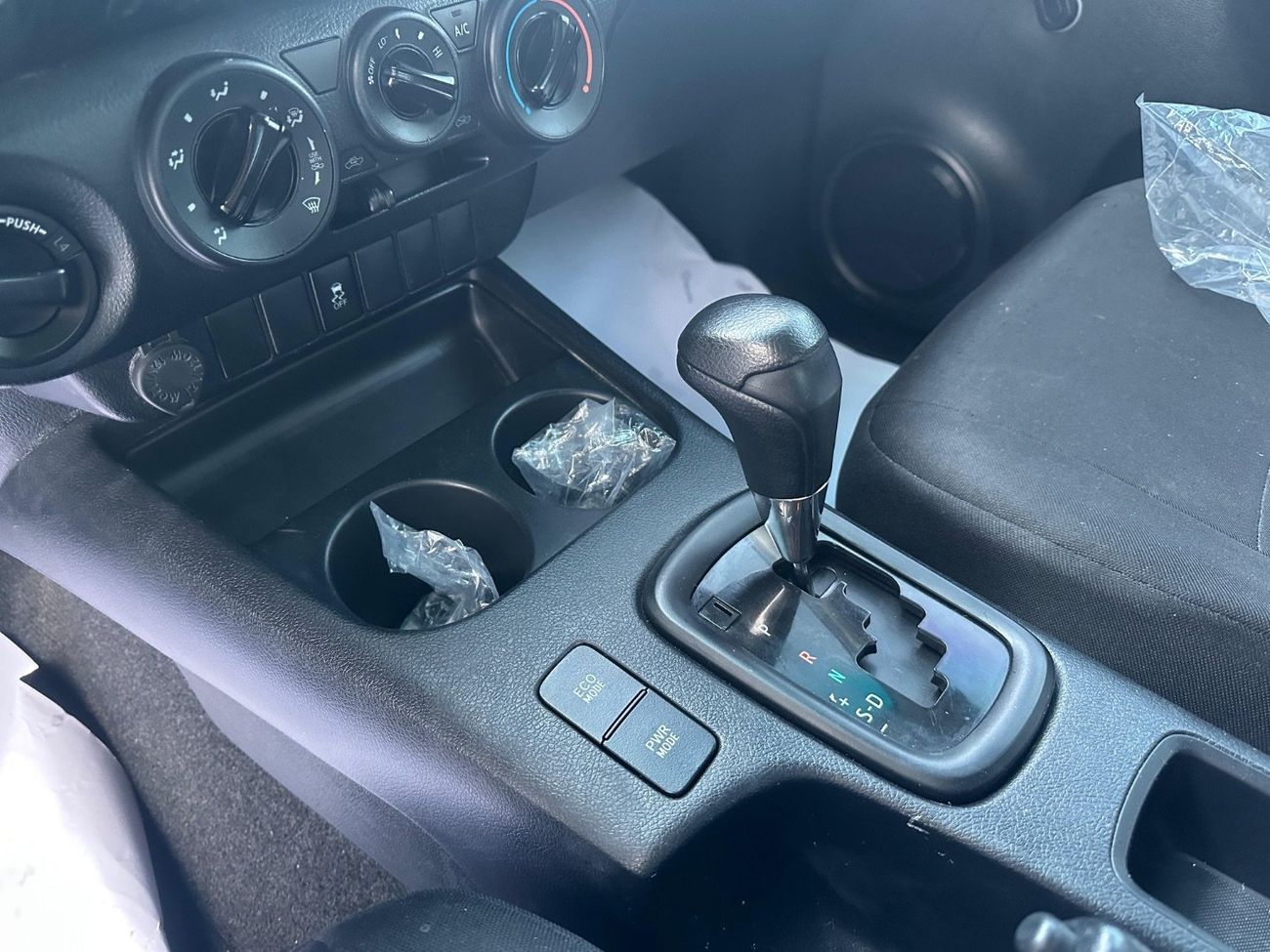 تويوتا هيلوكس GLX 2.7L Double Cab Utility 4WD A/T