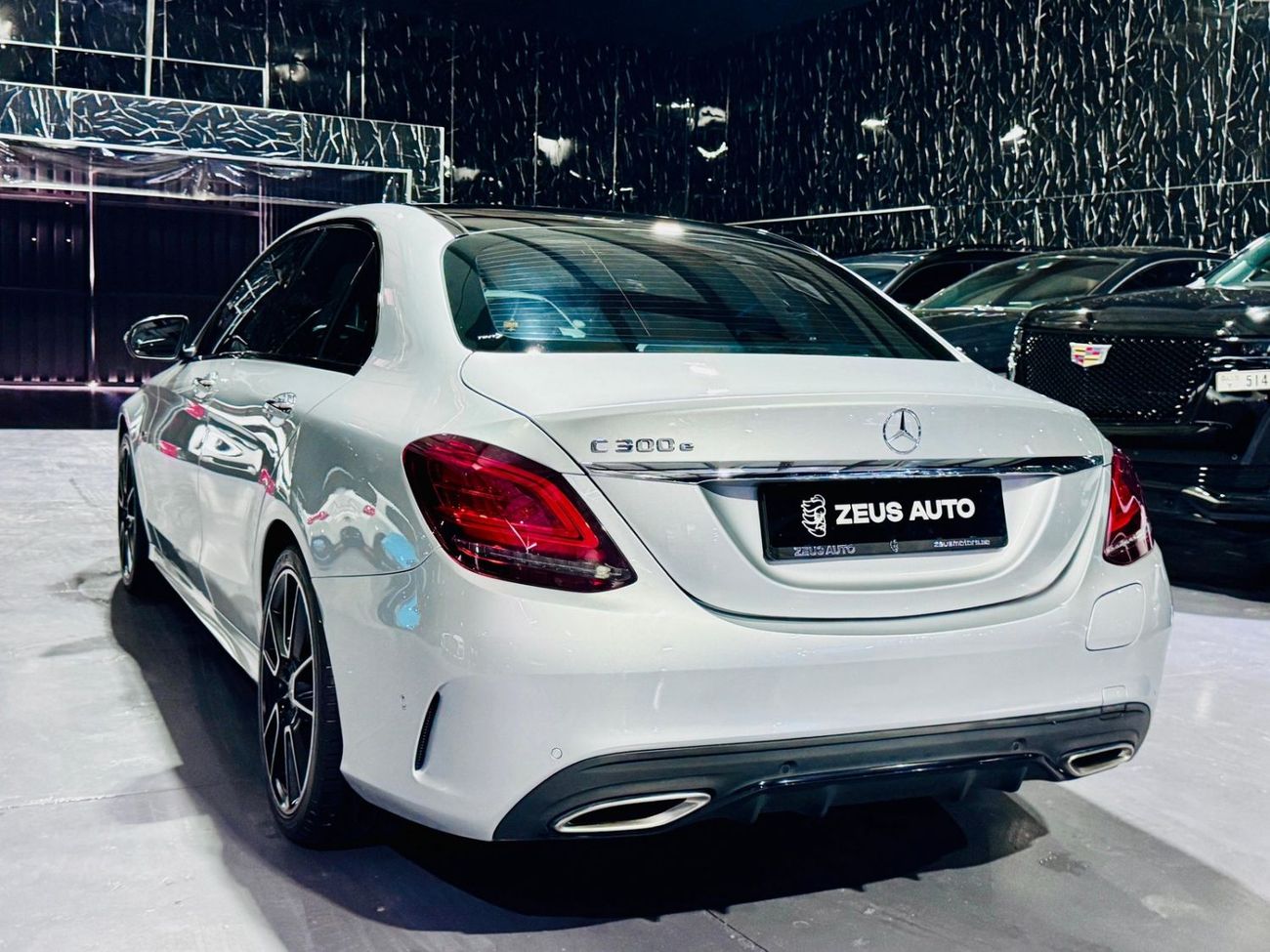 Mercedes Benz C300 STD AMG Pack 2.0L 2020 Mercedes-Benz C300e AMG Line with Full Gargash Service History