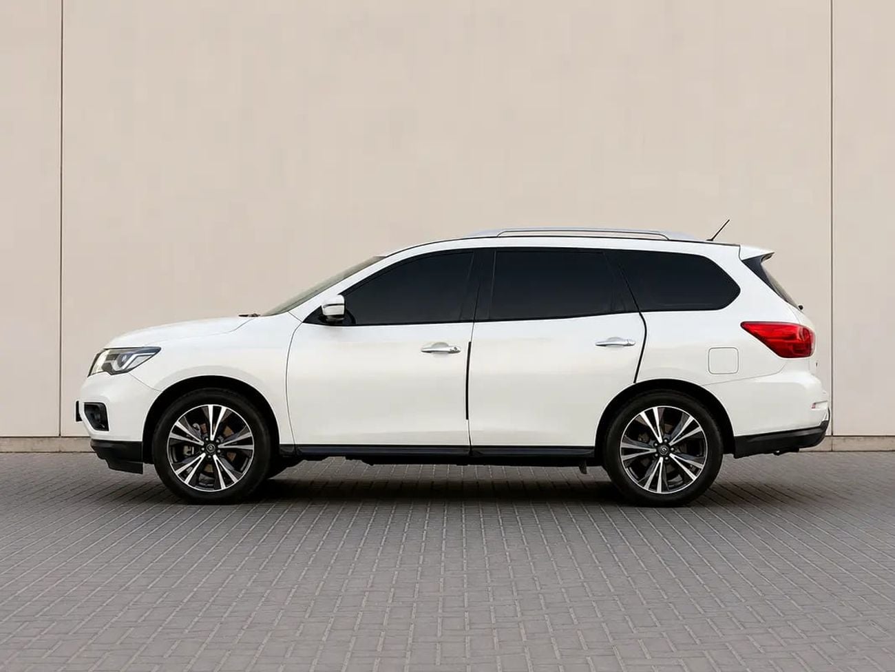 Nissan Pathfinder 873 P.M | SL | GCC Specs | Low Mileage | Family SUV