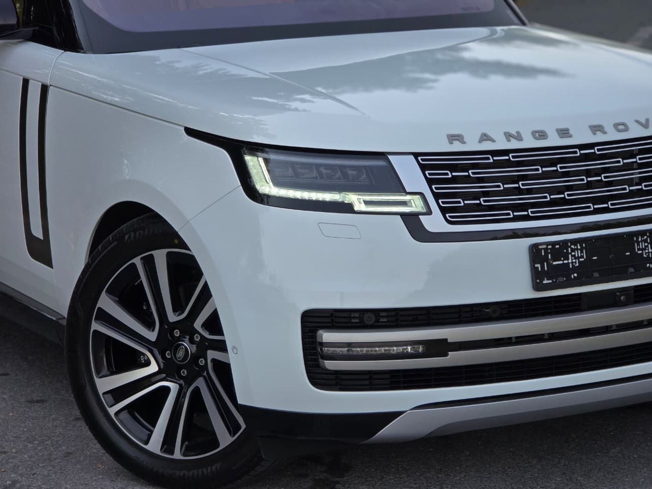 Land Rover Range Rover SE P400 3.0L RANGE ROVER SE 2023 GCC // FULL OPITION // PERFECT CONDITION // LOW MILEAGE
