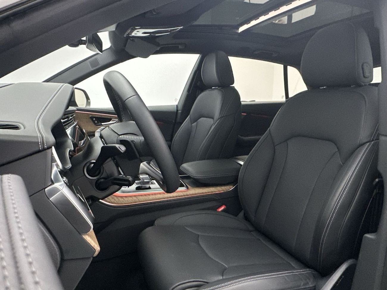 أودي Q8 55 TFSI quattro (340 HP) Luxury (Ref# 020191)