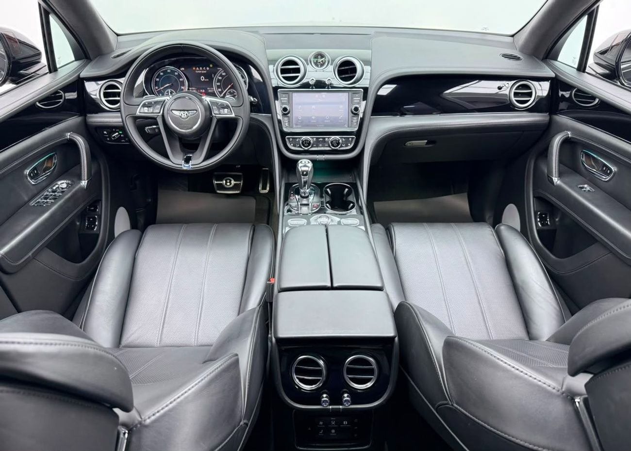 Bentley Bentayga STD 2018 Bentley Bentayga V8, Full Service History, Fully Loaded, Excellent Condition, Japanese