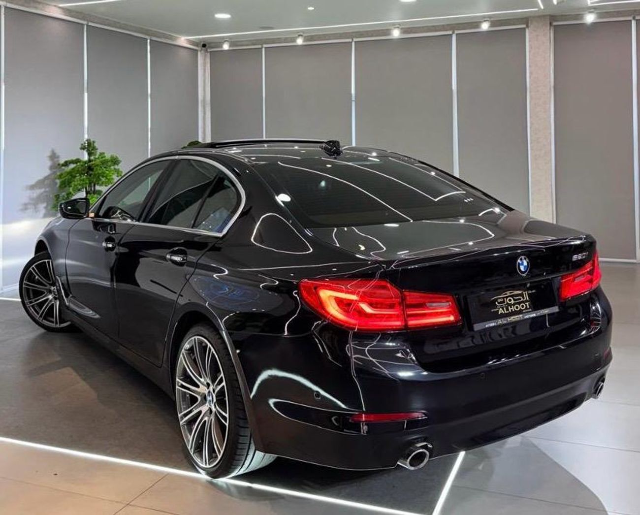BMW 520i Middle East Edition 2.0L LUXURY ELITE BLACK BMW 520i || TOP RANGE || GCC || SCREENS || LIKE NEW || F