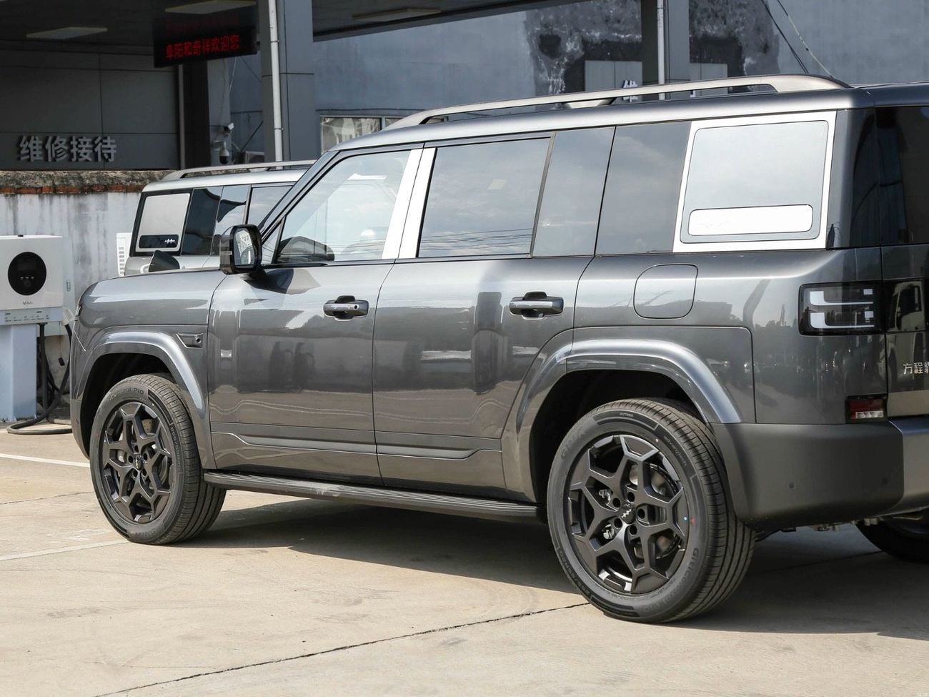 BYD Leopard Titanium 7 Grey-orange