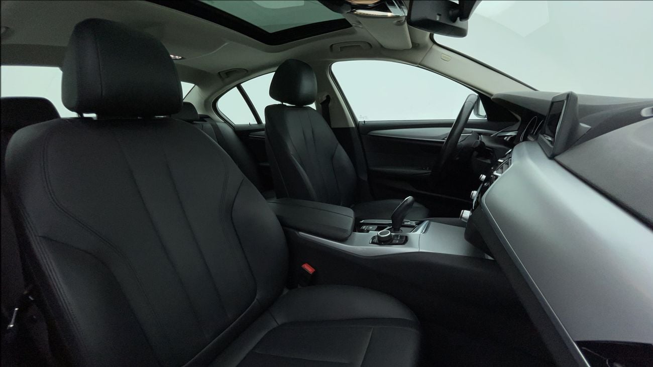 BMW 520i EXCLUSIVE 2 | Zero Down Payment | Home Test Drive