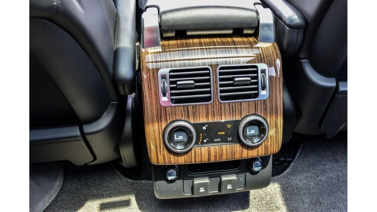 Land Rover Range Rover Range rover vouge V6 super charge  Gcc specs Model 2021 Original paint no accident