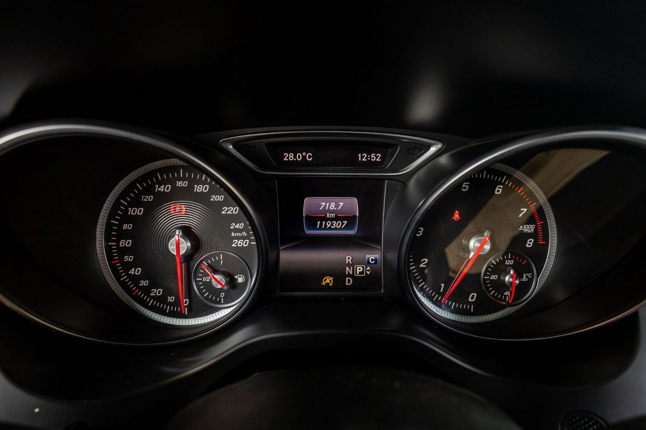 Mercedes-Benz CLA 250 Std 2.0L (224 HP)